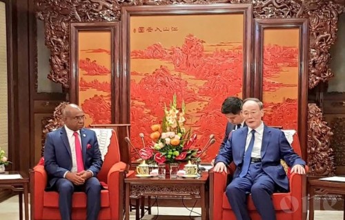Minister Shahid conveys National Day greetings to Foreign Minister of China