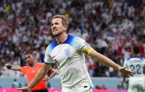 Faseyha kamaaeku England quarter ah, vaadhakuran jeheynee Champion France aa