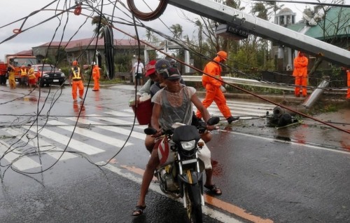 10 dead, 3 missing as strongest typhoon this year slams Philippines
