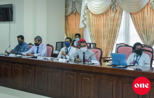 Bid Committee ge Chairman aai Financial Director haaziru kurumuge amureh neren maaliyyathu Committee inn nimmaifi