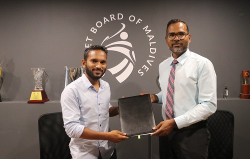 Cricket board ge financial controller akah Maiz
