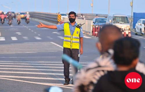 #OnePhoto : Dhuvvun manaa vaguthu dhuvvaa vehicle thah check kurun