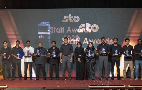 STO ge furathama Staff Award baahvai, 12 muvazzafehge agu vazankoffi