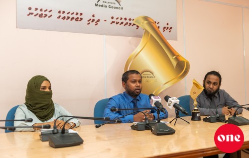 #OnePhoto: Noosveringe award haflaa aa gulhey mauloomaathu dhinumah MMC inn beyvvi noosveringe bahdhaluvun