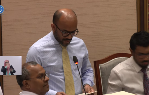 Dhaulathuge evves dharangyeh negumah aammu farudhegge, adhi dhaulathuge evves mudhaleh rahuneh nukuran: Ameer