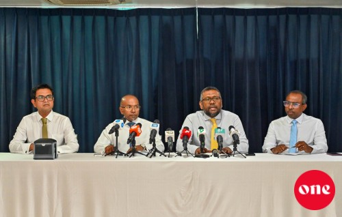 Ganoonu asaasee ah genai islaahu baathilukuran hushahelhi massala ah MDP aai Democrats inn thadhah'hulu vanee