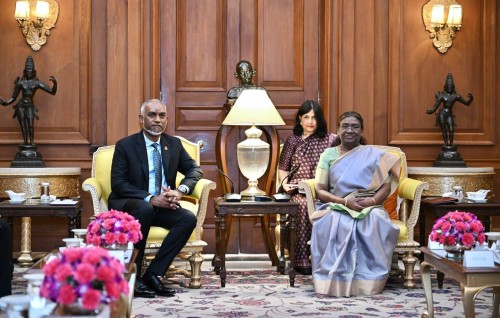 Raees Muizzu India ge Raees aa bahdhalu kurahvaifi