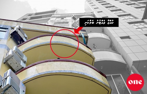 4 Aharuge Noomaan balcony inn vehtti maruvun, ekuhjjaage fahubas, furathama fenunu meehaage vaahakathah