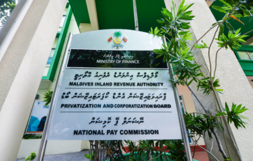Fenakaigai 7,379 muvazzafun, mi verikamugai 4,623 vazeefaa ufahdhaafaivey!