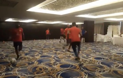 Gaumee team ge hiyyvaraai joashu: Faritha kurunthakah dhandah nudhevenyaa Jen ge ballroom ves heyovaru