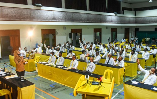 Idhikolhuge mahssala berykohllee rasoolaage nanfulhu beynunkohggen siyaasee faidhaa hoadhiya nudheyn vegen: MDP