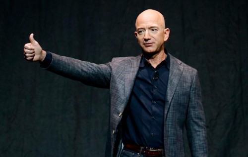 Amazon ge CEO ge magaamun Jeff Bezos isthiufaa dheefi