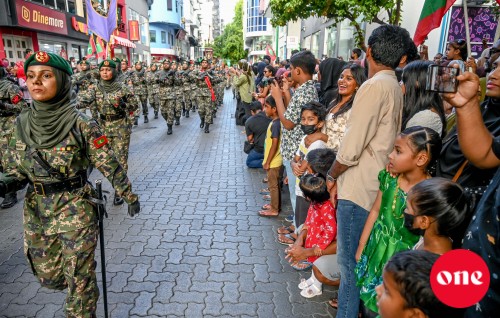 ONE Photo: Minivan dhuvahuge askaree parade