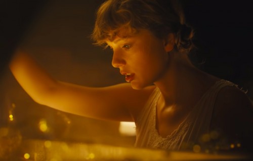 Taylor Swift’s ‘Folklore’ Sells Over 2 Million Copies in First Week