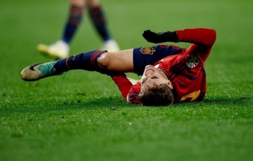 Spain molhuvi match gai Gavi ge kakulah serious aniyaa eh
