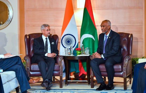India ge salaamathah nurakkaavaa fadha kameh nukuraanan: Raees