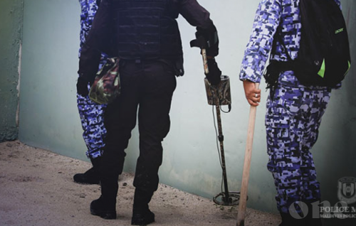 Two arrested for threatening to stab police officer