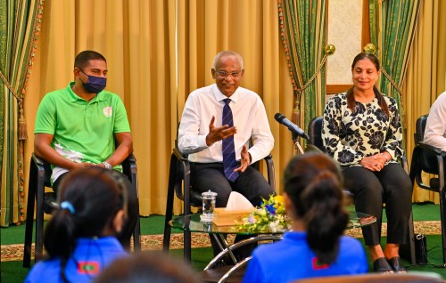 Kulhivalhu thakah hama hama furusathu dhinumah kuraa masaiykathugai rangalhu hisaabakah aadhevijje: Raees