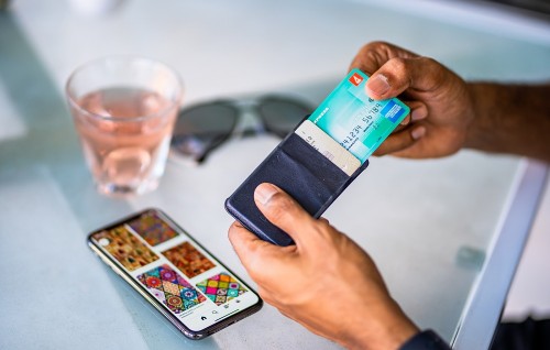 AMEX Card inn viyafaari koggen Turkey dhathurakaai konme hafthaa aku iPhone 13 pro eh