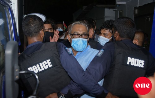 Mathi mahchah dhauvaa kuriyas Adhurey ge siyaasee masahkaiy huttaeh nulaane: Idhikolhu