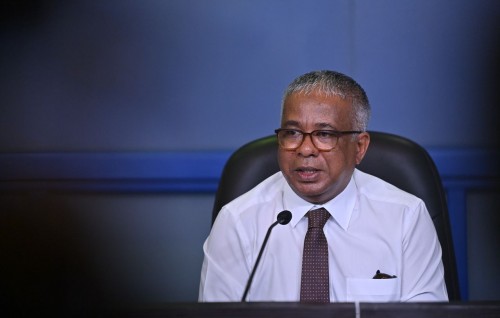 Hiyaa flat ge kuhyah lui dhinee inthihaabakah noon: Akram