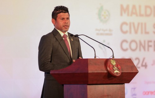 Sarukaarun beynunvaa amaazah gaumu gengosdhee vaudhuthah fuhdhan eheetheri vedhenee civil servant in: Naib Raees