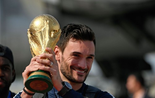 France aaeku World Cup hoadhi Captain Lloris gaumee teami in retire koffi