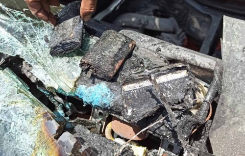 Power banks inside a van catches fire, cause fire incident