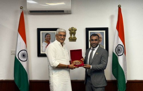 Vazeerunge bahddhaluvun kaamiyaabu, Raahjje India ithuru dhathuruthahvves fesheyne kamuge ummeedhu bodu: Faisal