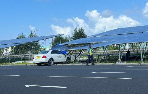 Taxi eh control nuve highway gai hingi accident ehgai solar pannel thakah gellun vejje