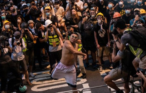 HongKong ge Police station akah biss jehi meehaku 21 mahah jalah laifi