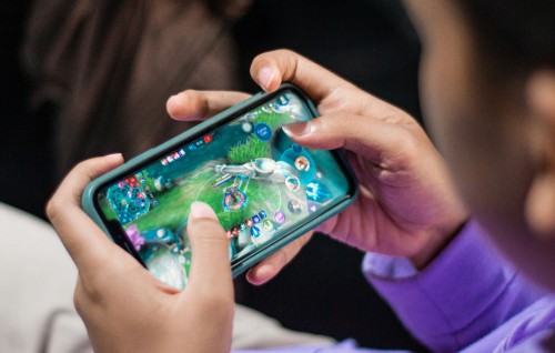 Apple opens App Store to game streaming services