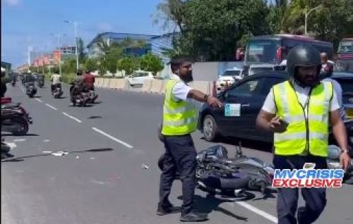 Car akaai 2 cycle jehi accident, 2 meehakah faruvaadhenee
