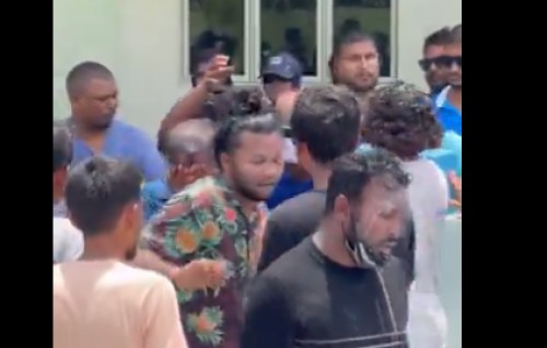 Sihuru hedhi meehaa ge massalaigai hamanujehun hingaifi, control kuree pepper spray jahaigen!
