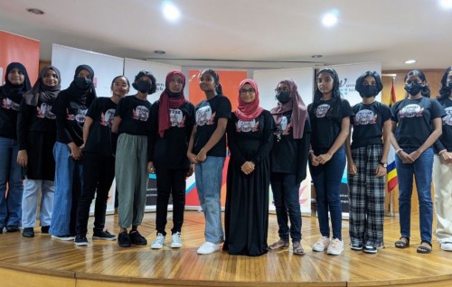 Dhiraagu aai Women in tech in kuriyah gendhiya ''girls in data
