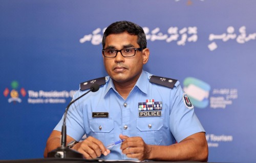 Fuluhun, Idhikolhah: Muzaaharaa kuraanama dhen alhaanee gaanoonee fiyavalhu