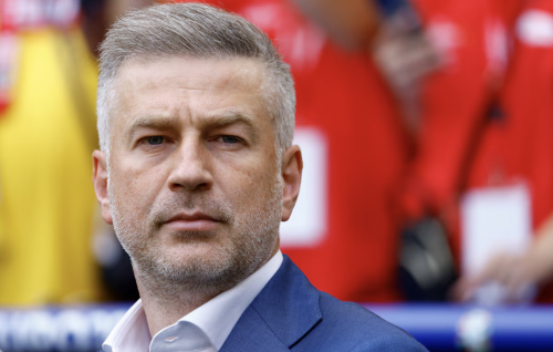 Netherlands fenvaru huttuvumah varah furihama kulhumeh dhakkan jehey: Romania Coach