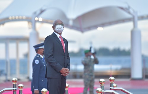 Islam dheenah ihaanethikoh hithumuge amaluthah huhttuvumah konme farudhakuves iskan dheyn jehey: Raees