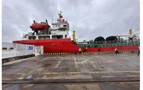 Water bunkering aaeku ithuru hidhumaiythakeh hoadhan Panama ge boat eh Ihavandhihpolhah