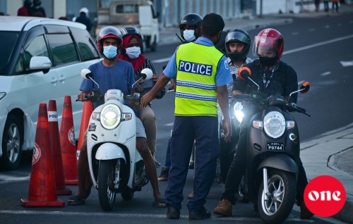 Mendhamu 12 in fathihu 4 ah male' gai vehicle dhuvvun manaa