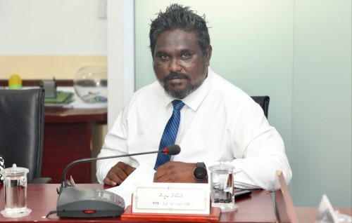 Muizzuge mayor kamugai gavaaidhaa hilaafah evves bimeh nudhey: Areesh