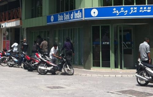 Man kidnapped and robbed after cashing several cheques