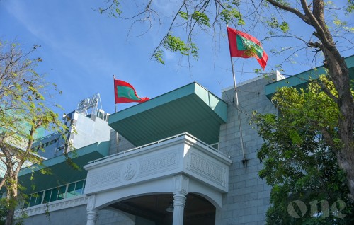 Raees office ge noosveringe bahdhaluvun thakun 