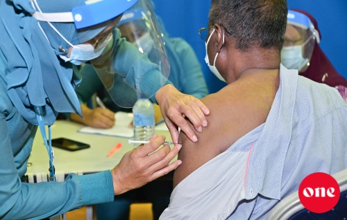 Anna honihirun feshigen Male sarahahddhuge 6 center ehggai Covid vaccine jahan fashanee