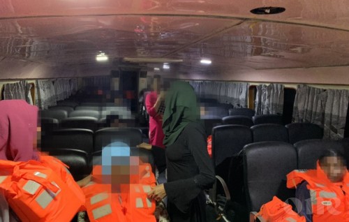 Ferry sinks while traveling to Male’ from Noonu Atoll after crashing on reef
