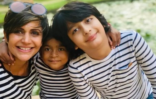 Dhirihurumuge Hiyvarakee dharin: Mandira Bedi