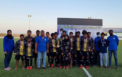 Young star sports club ge 16 aharun dhashuge football mubaaraathuge champion kan Riders ah