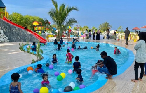 Raajjeyge  furathama public pool Maafushi gai