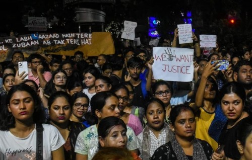 Adhuge dhuniye: India akee anhenunnah biruveri thanakah vaneee keehvve?