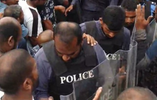 Kudahuvadhoo muzaaharaa: hayyaru kuri meehaa dhookohlaifi